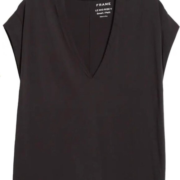 Le Mid Rise V-Neck Tee In Black - Picture 9 of 9